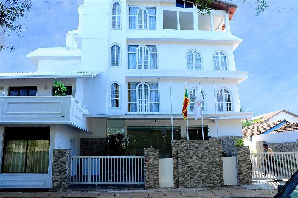 Royal Castle Hotel Negombo Exterior foto